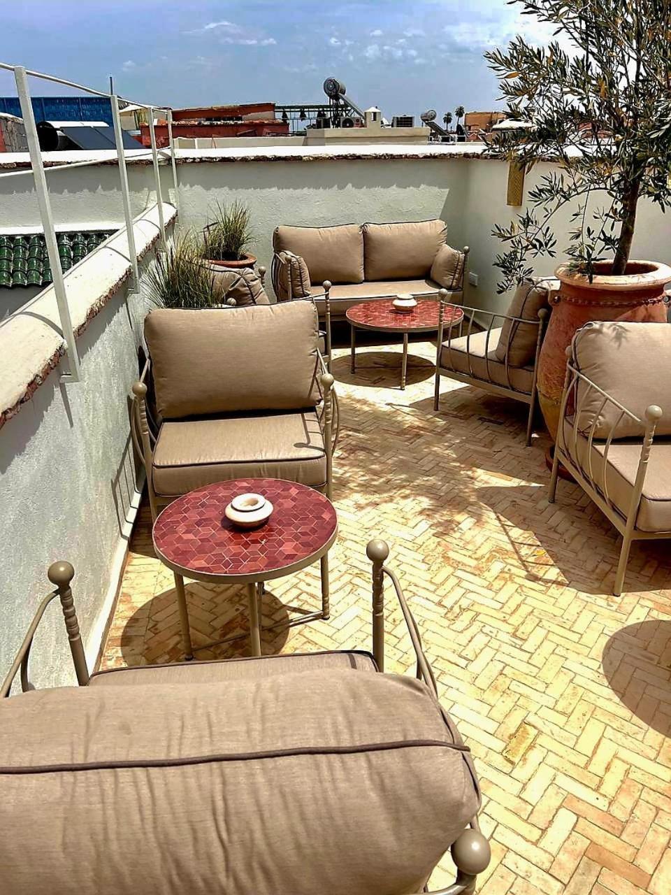 Le Singe Rose Riad