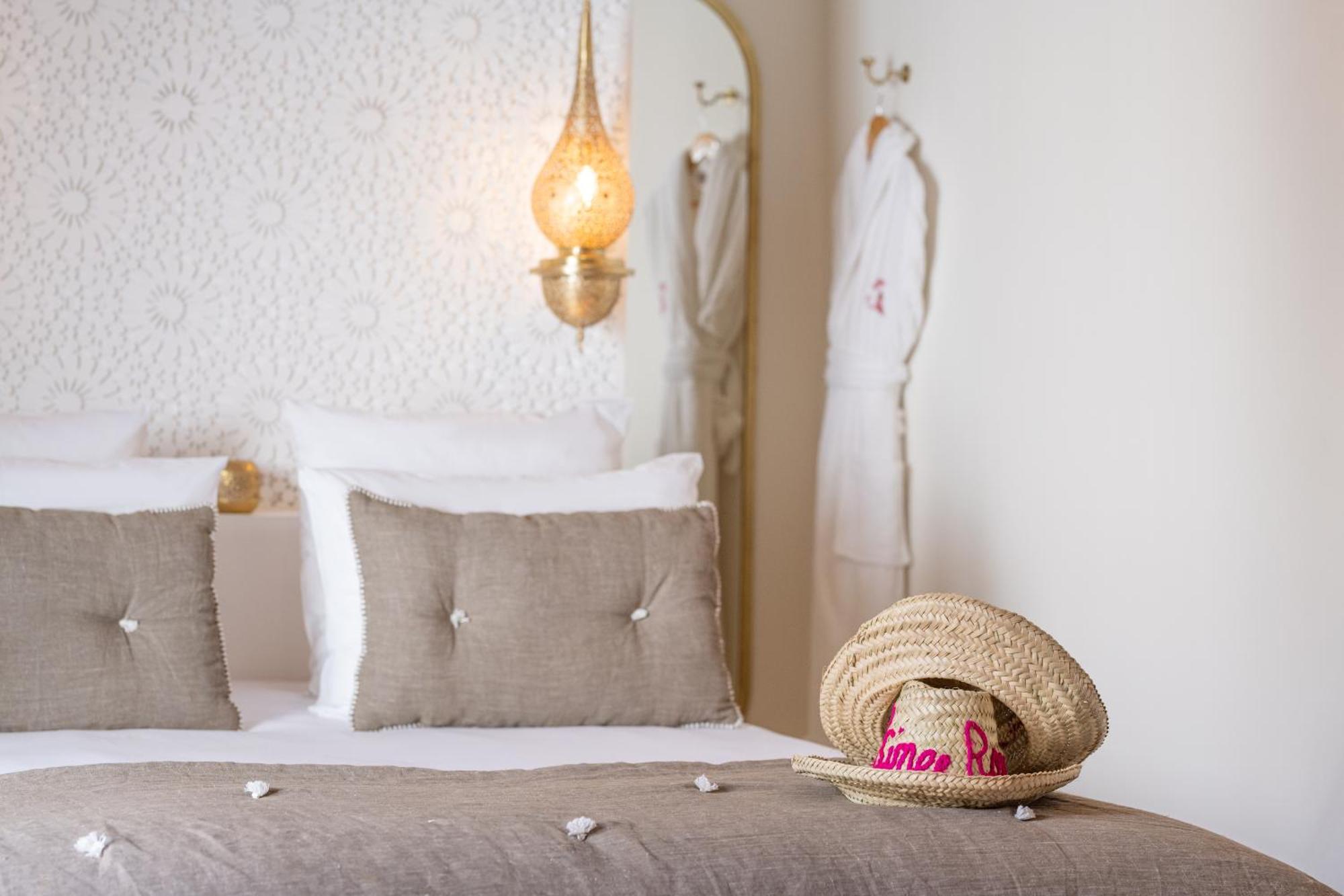Le Singe Rose Riad